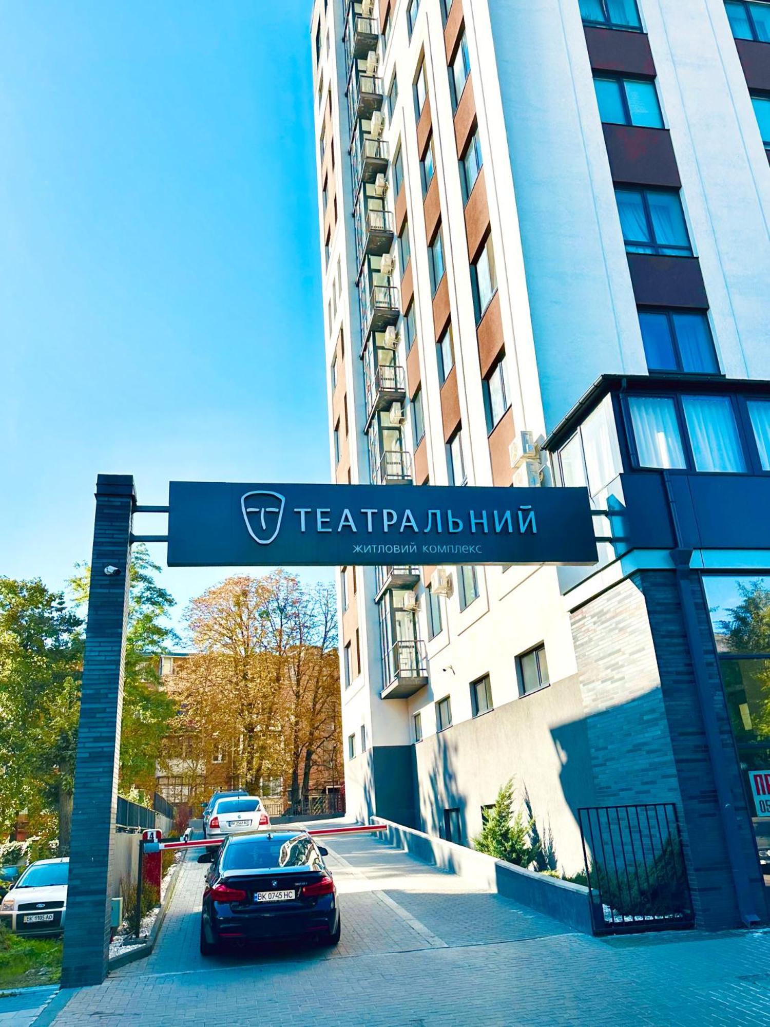 Modern Apartments With A Coffee Machine In The City Center, A View Of The City Rivne Kültér fotó