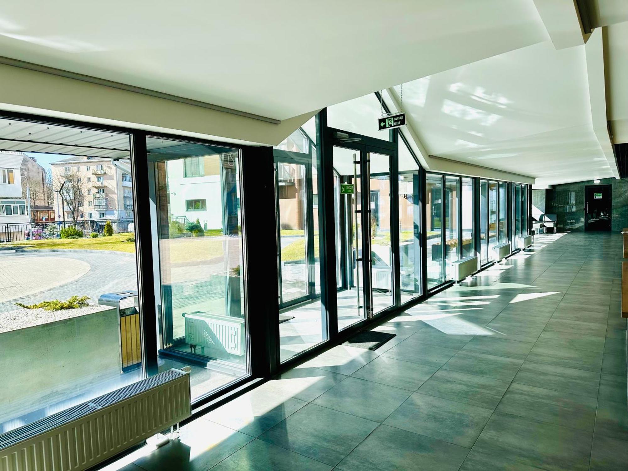 Modern Apartments With A Coffee Machine In The City Center, A View Of The City Rivne Kültér fotó